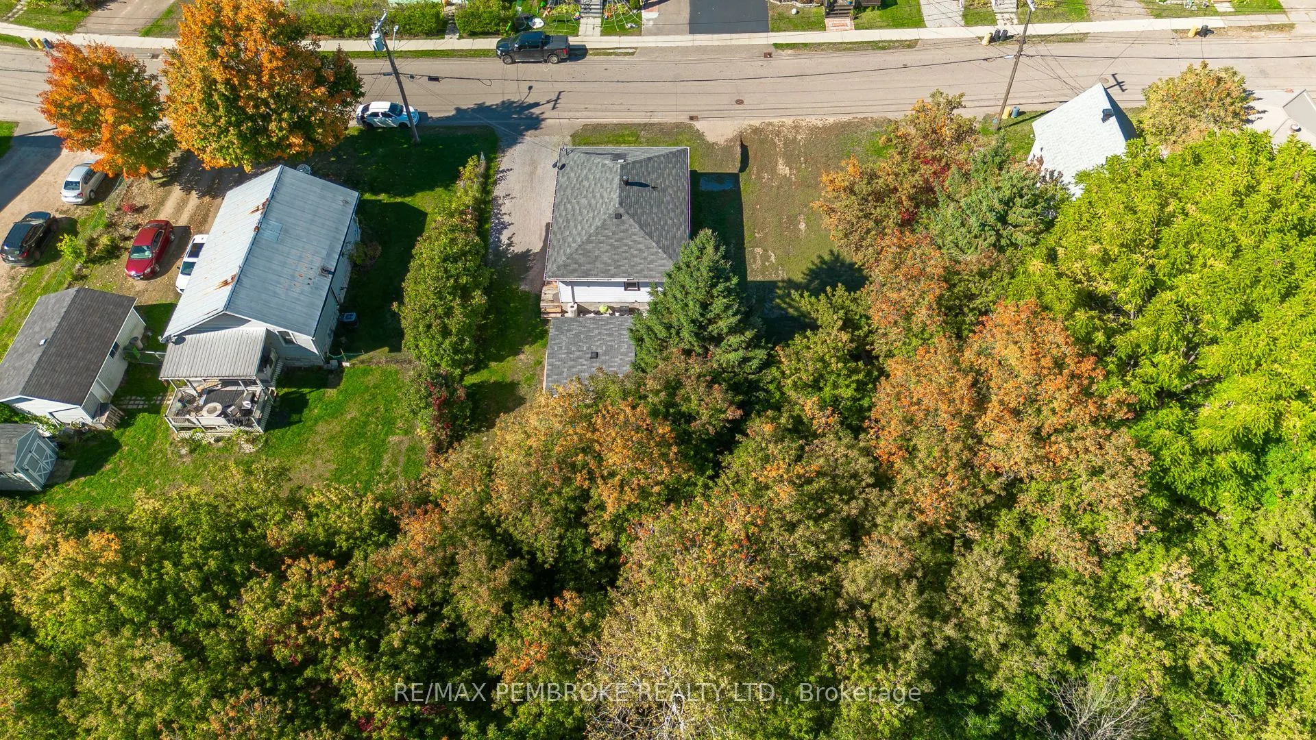 587 Moffat Street