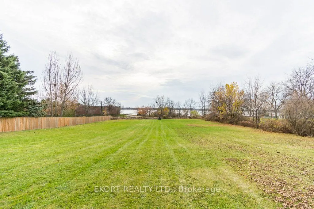 239 Dundas Street W