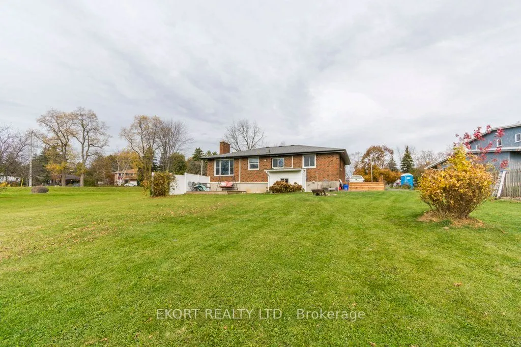 239 Dundas Street W