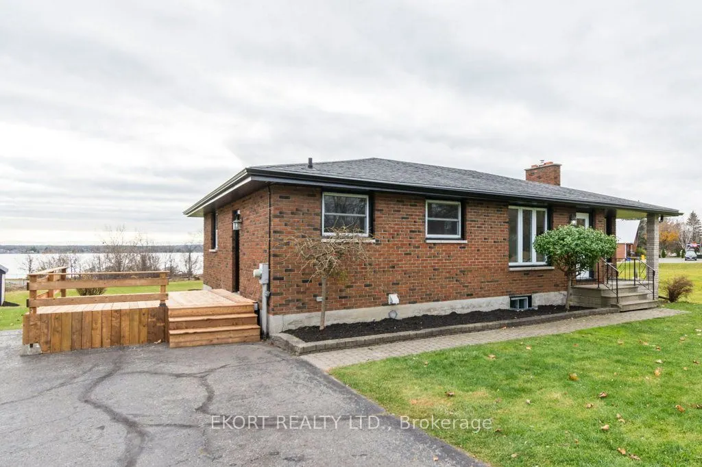 239 Dundas Street W