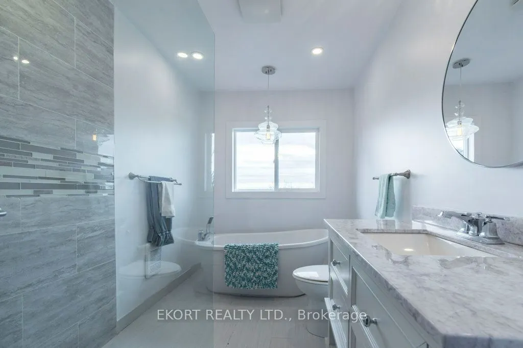 239 Dundas Street W