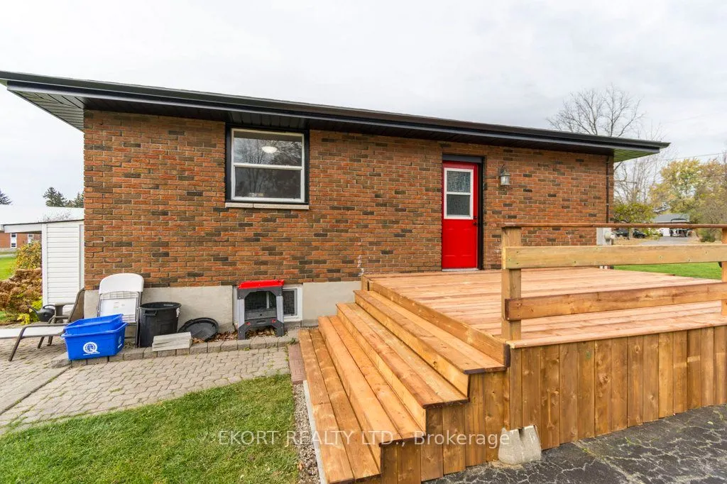 239 Dundas Street W