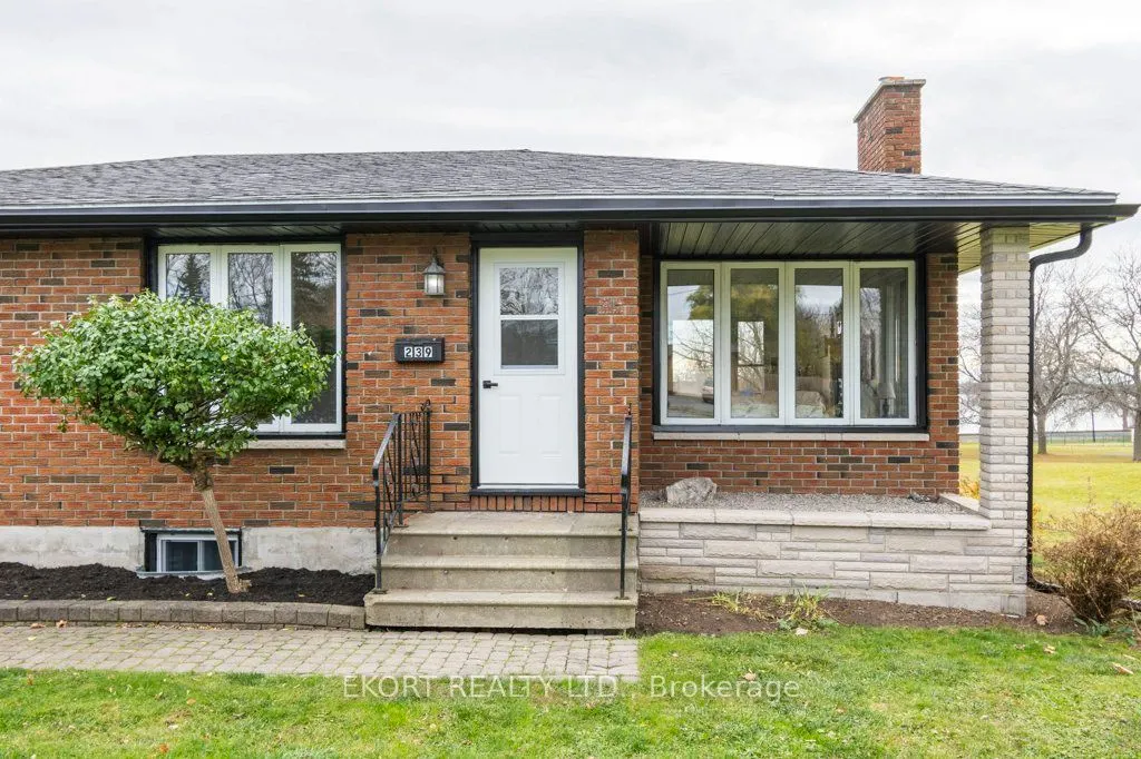 239 Dundas Street W