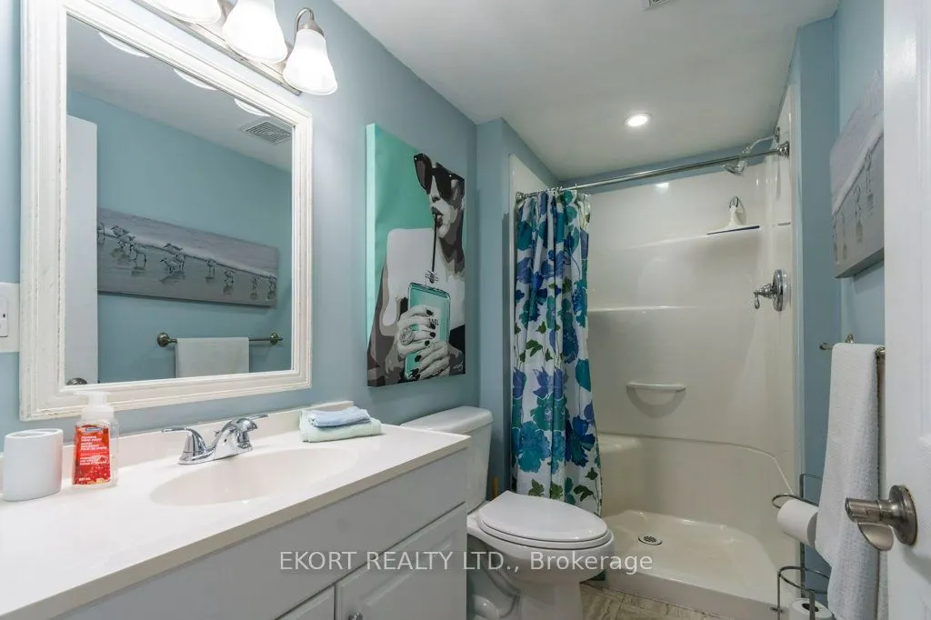 239 Dundas Street W