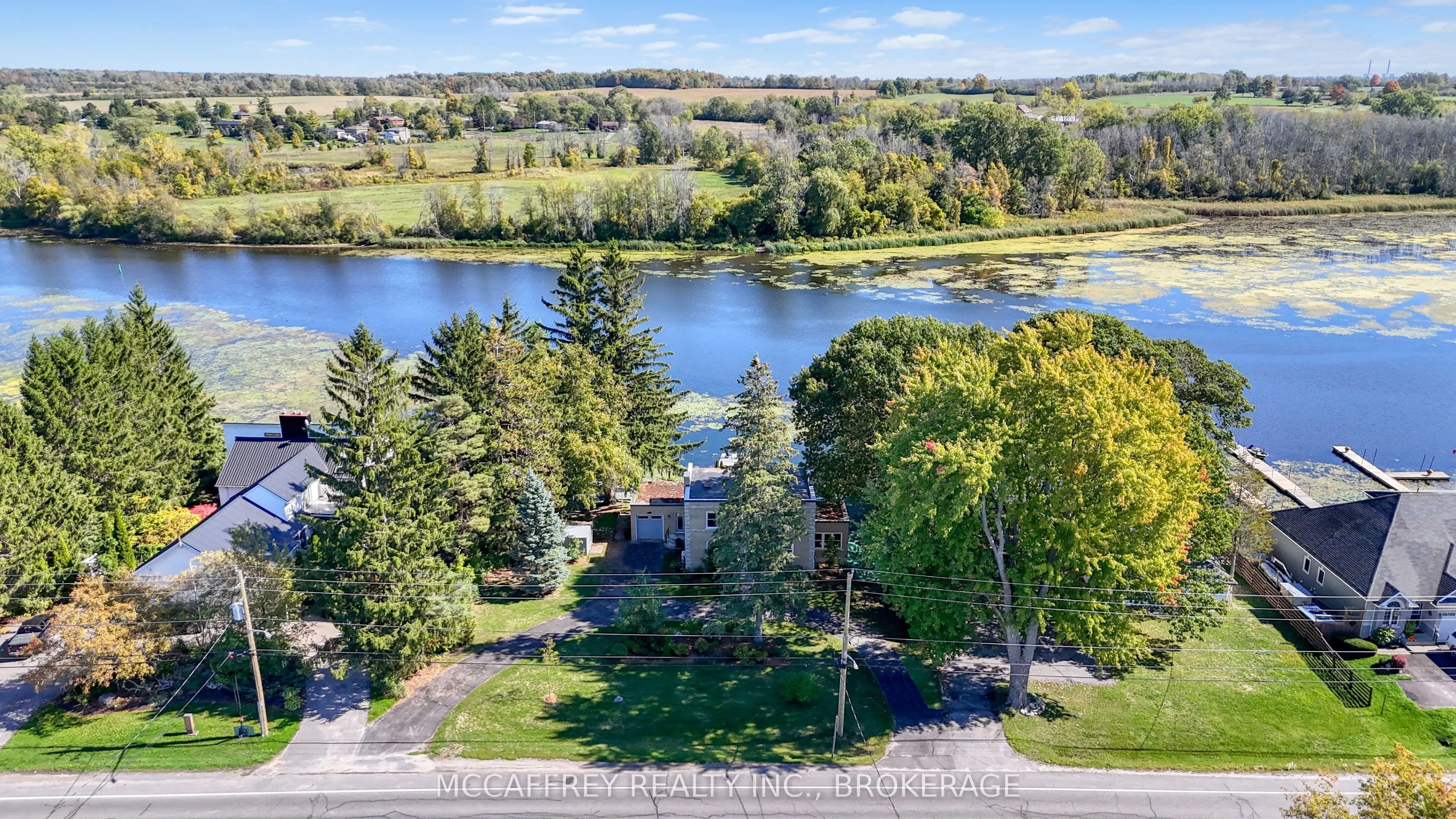 442 DUNDAS Street W