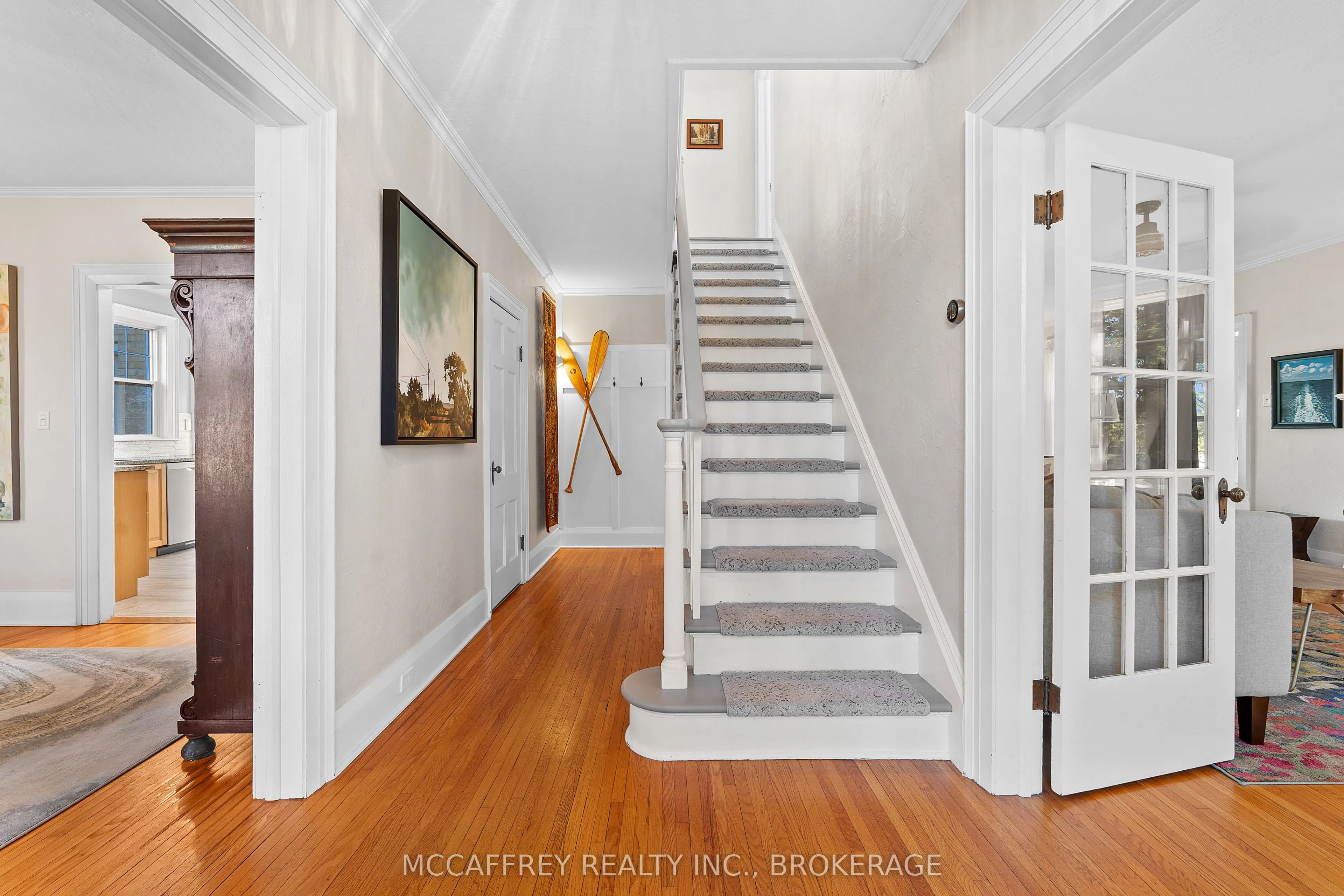 442 DUNDAS Street W