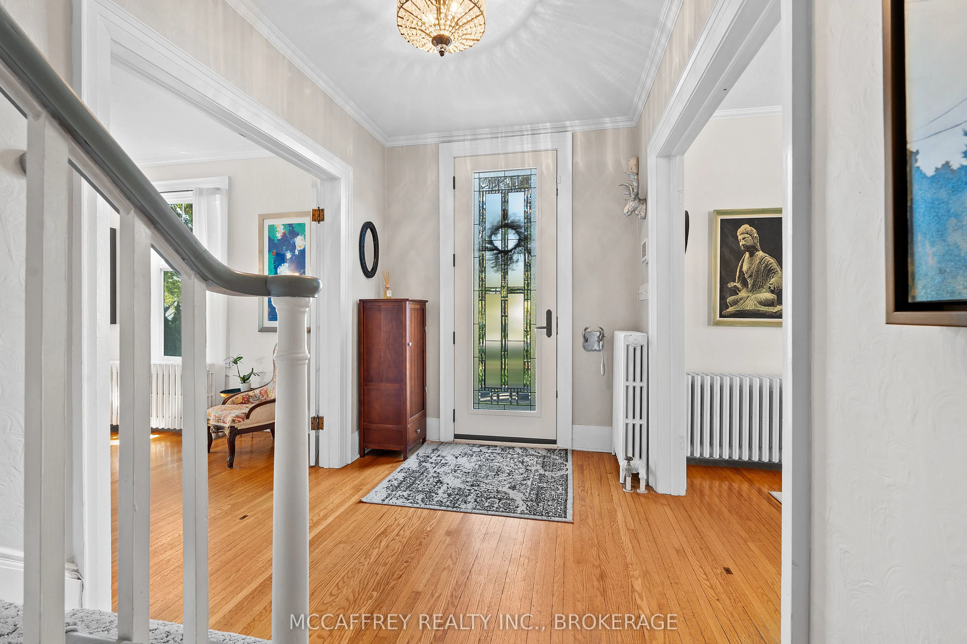 442 DUNDAS Street W