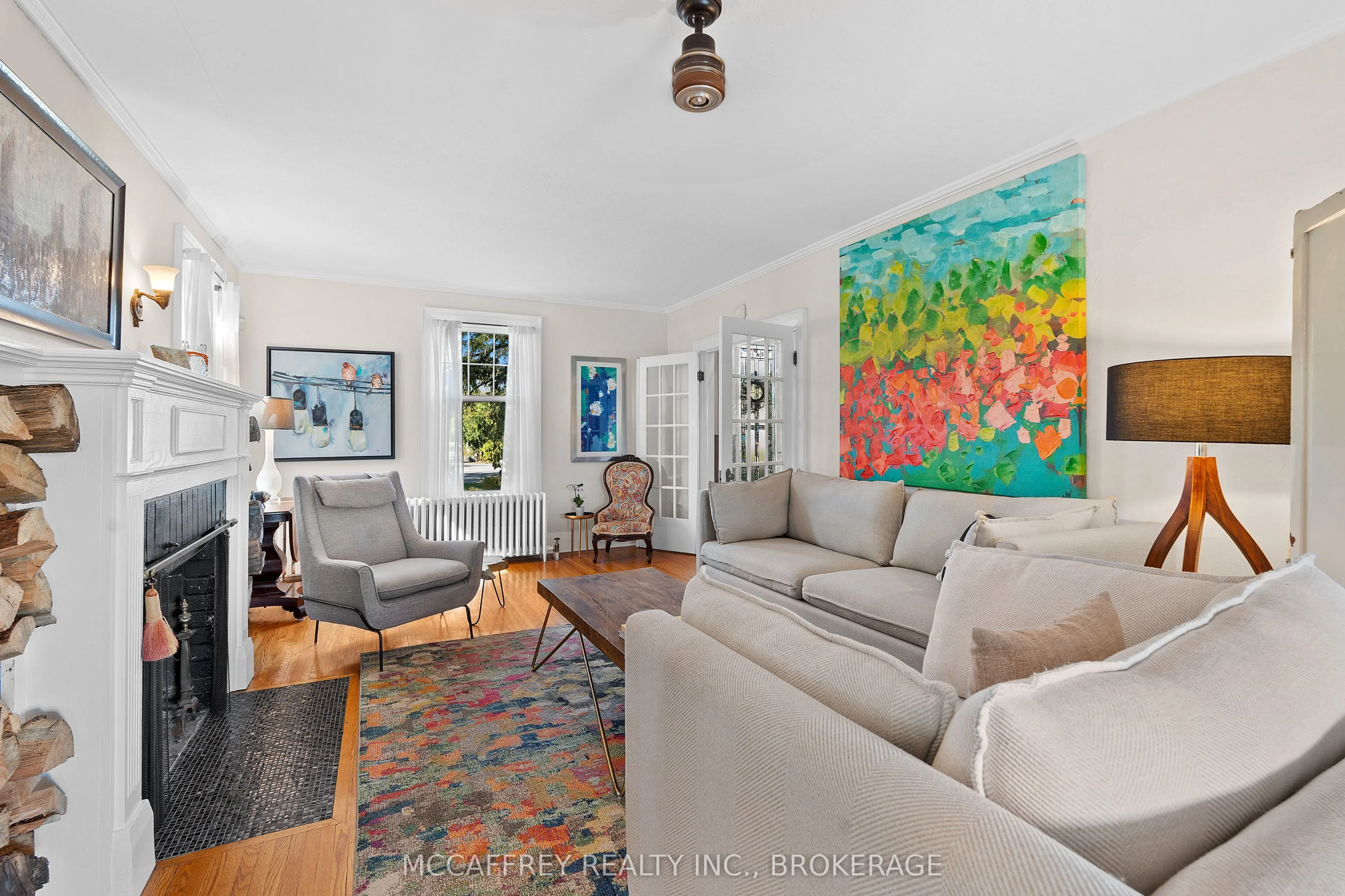 442 DUNDAS Street W