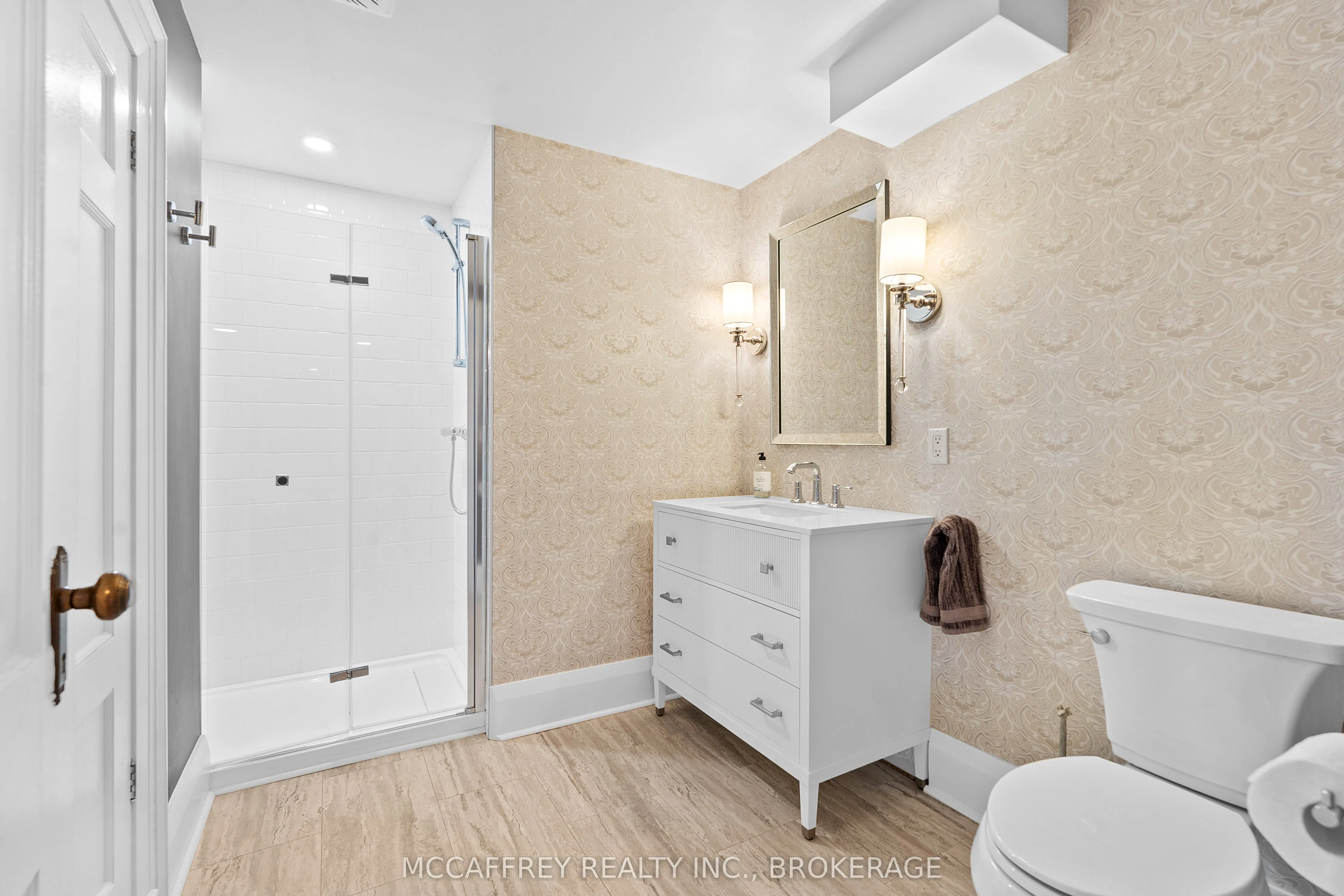 442 DUNDAS Street W