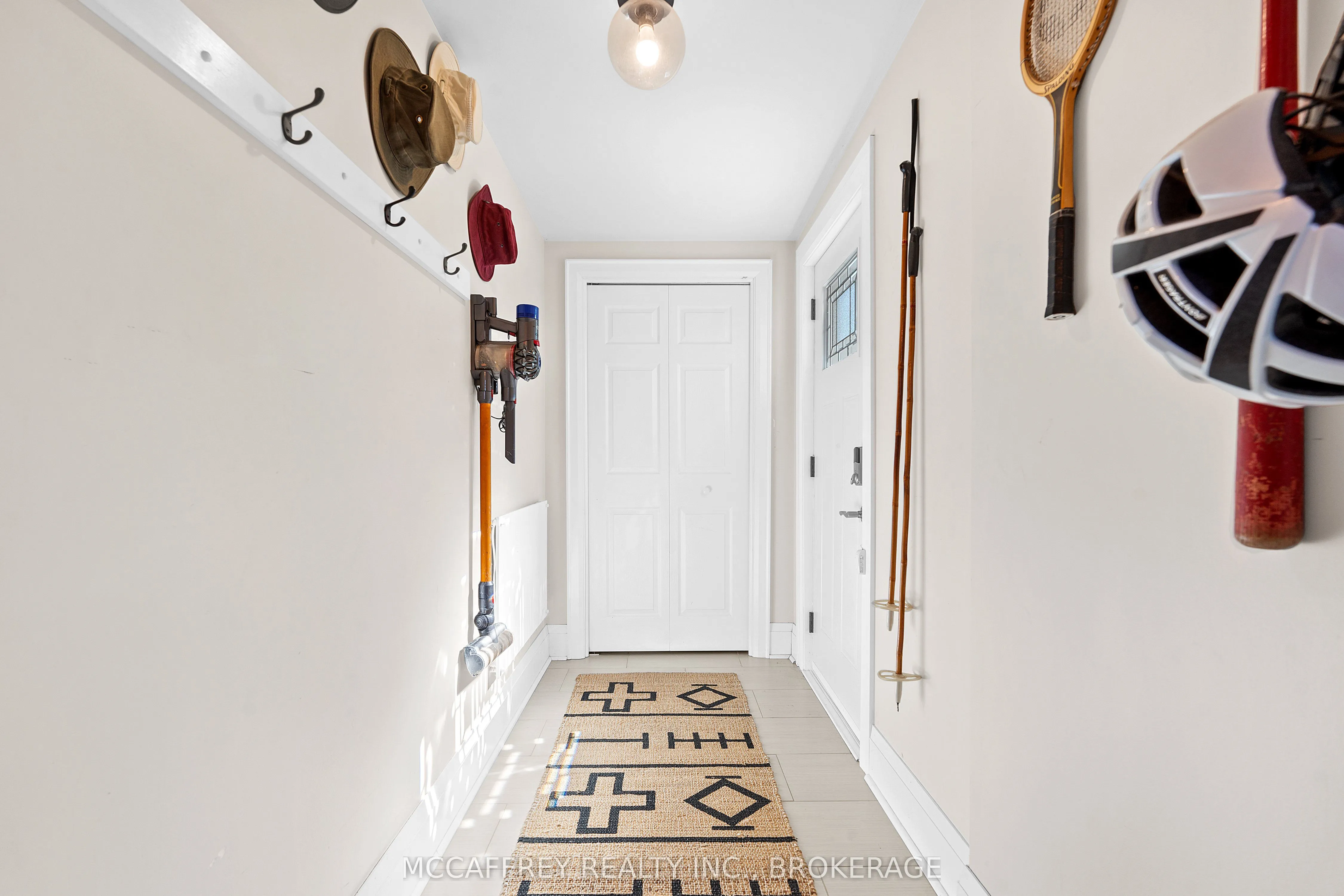 442 DUNDAS Street W