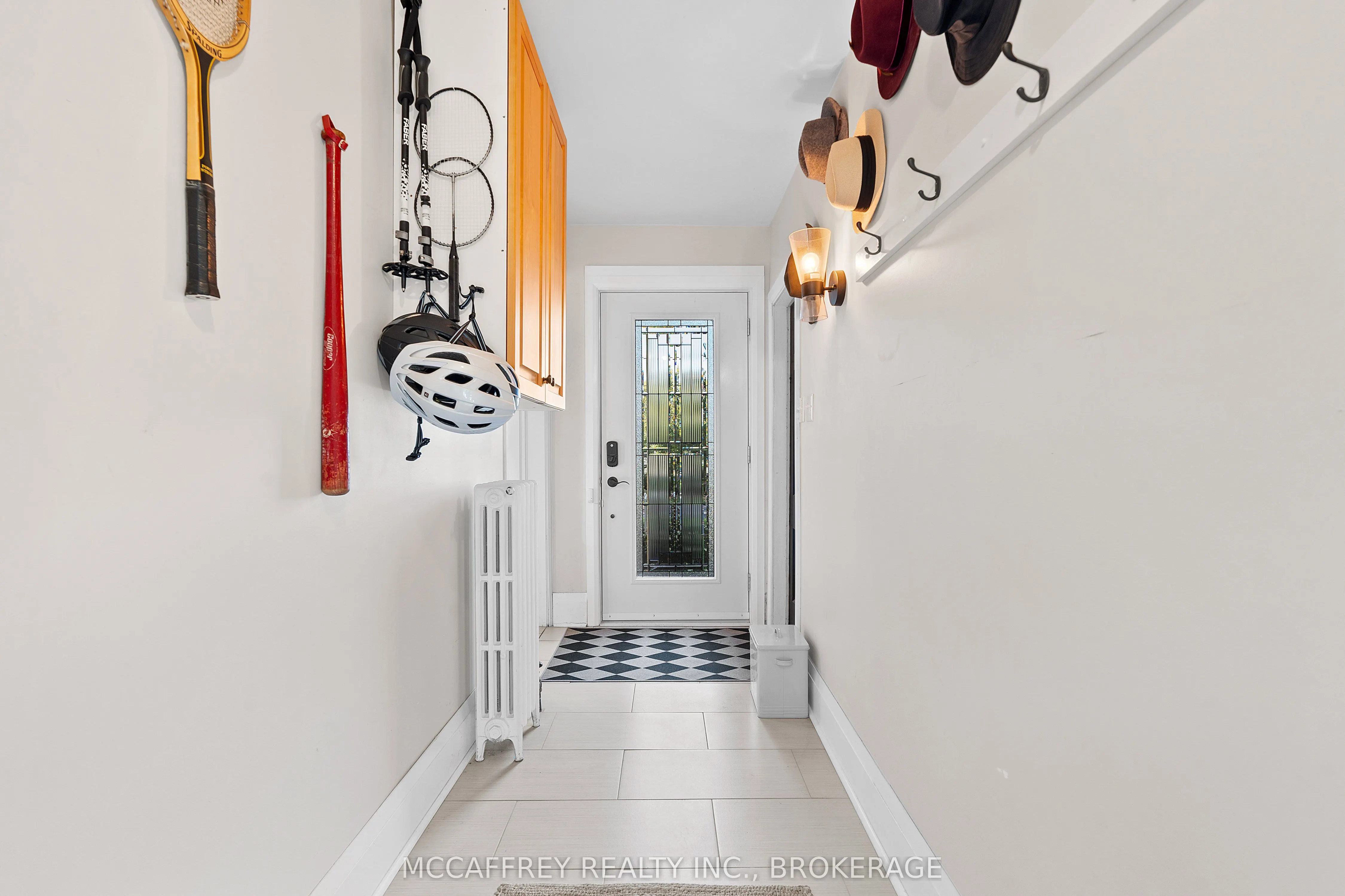 442 DUNDAS Street W