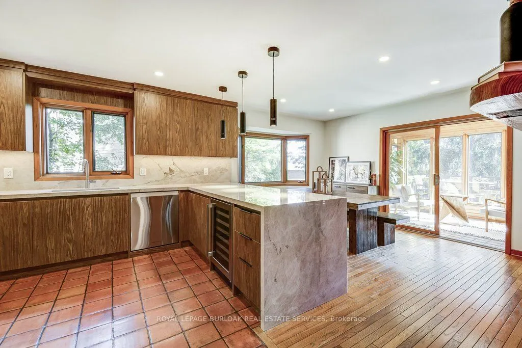 9 Foresthill Crescent