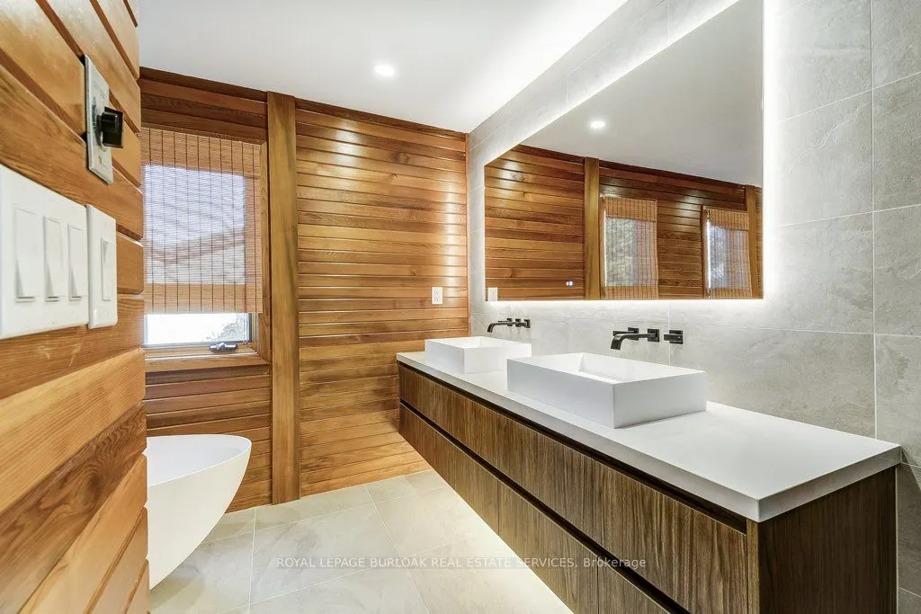 9 Foresthill Crescent