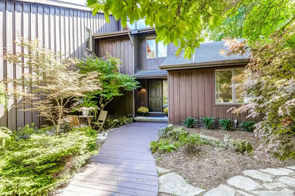 9 Foresthill Crescent