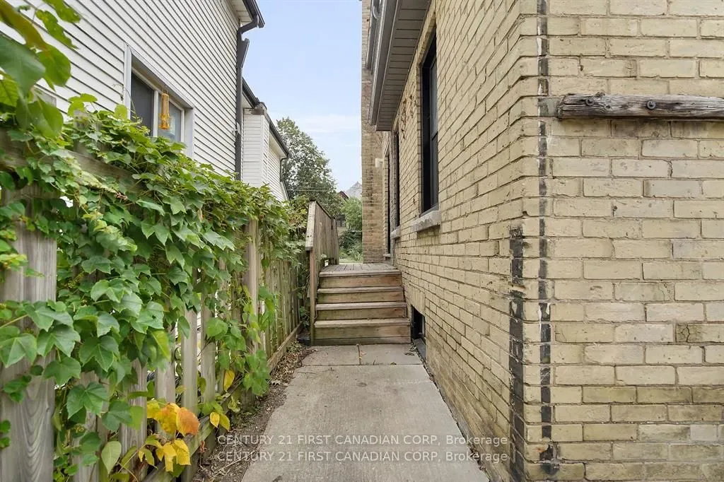 453 Quebec Street