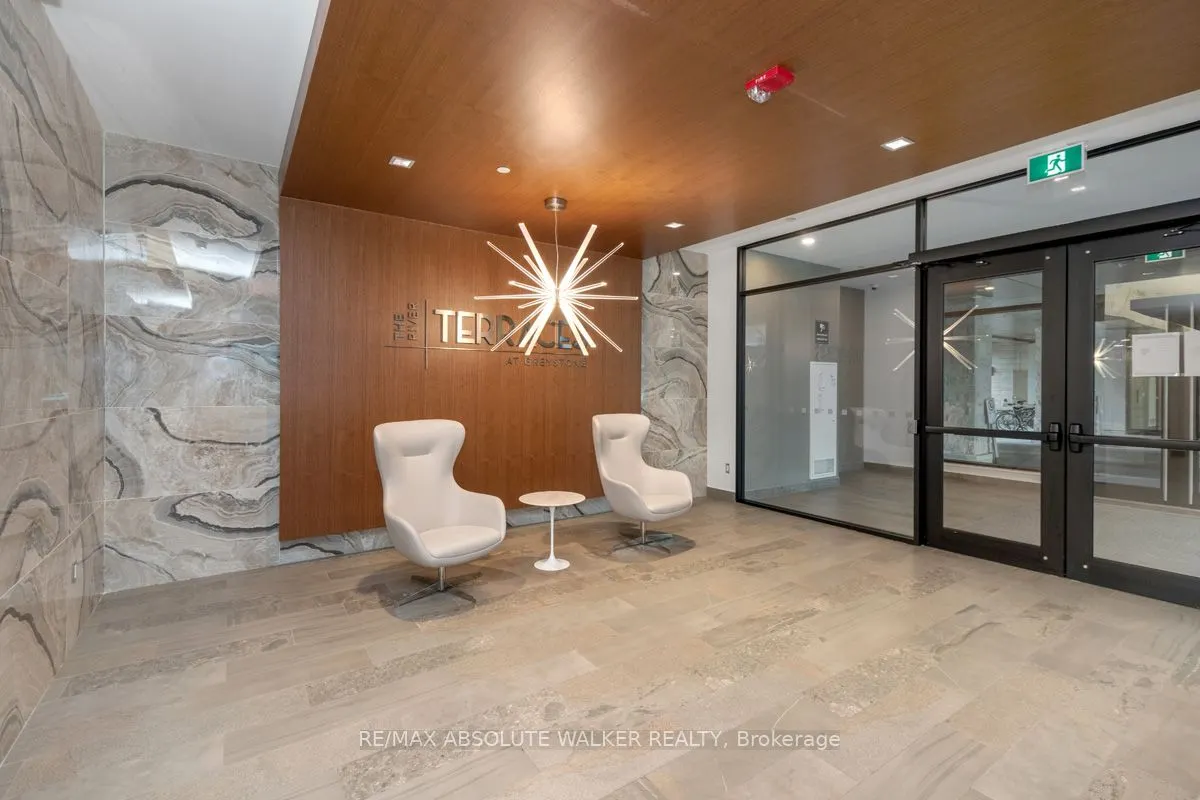 530 DE MAZENOD Avenue, #108