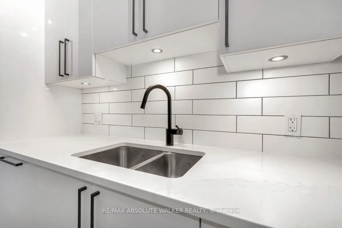 530 DE MAZENOD Avenue, #108