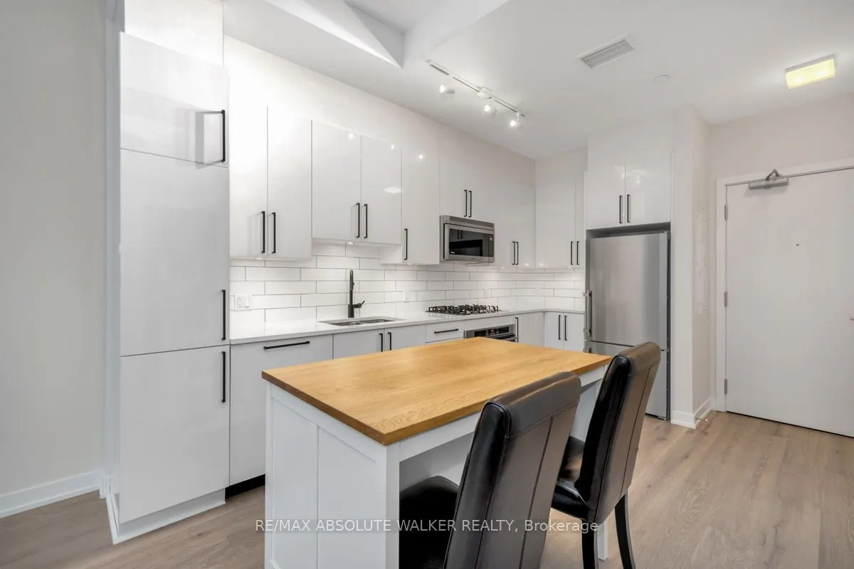 530 DE MAZENOD Avenue, #108