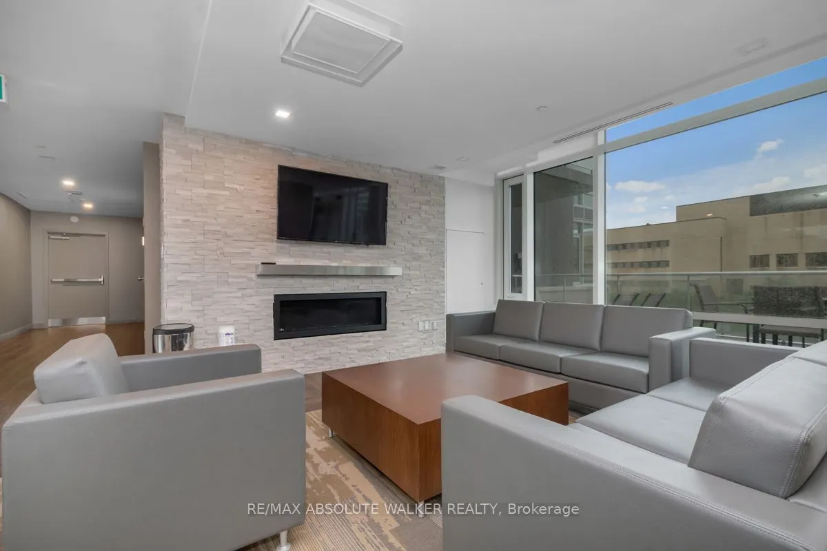 530 DE MAZENOD Avenue, #108