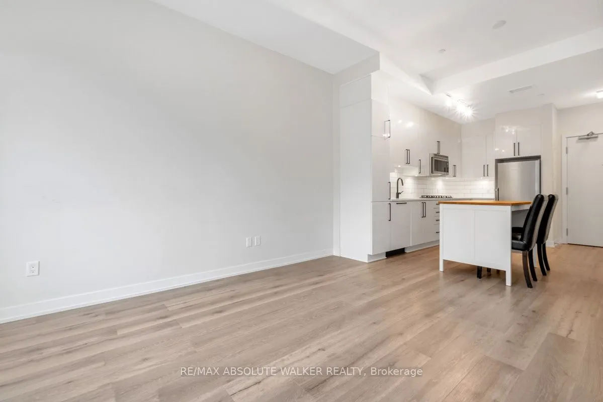 530 DE MAZENOD Avenue, #108