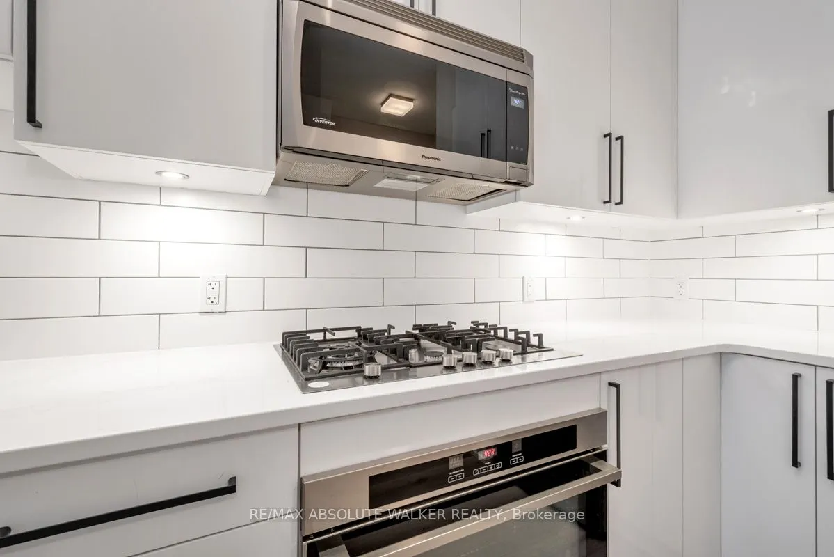 530 DE MAZENOD Avenue, #108