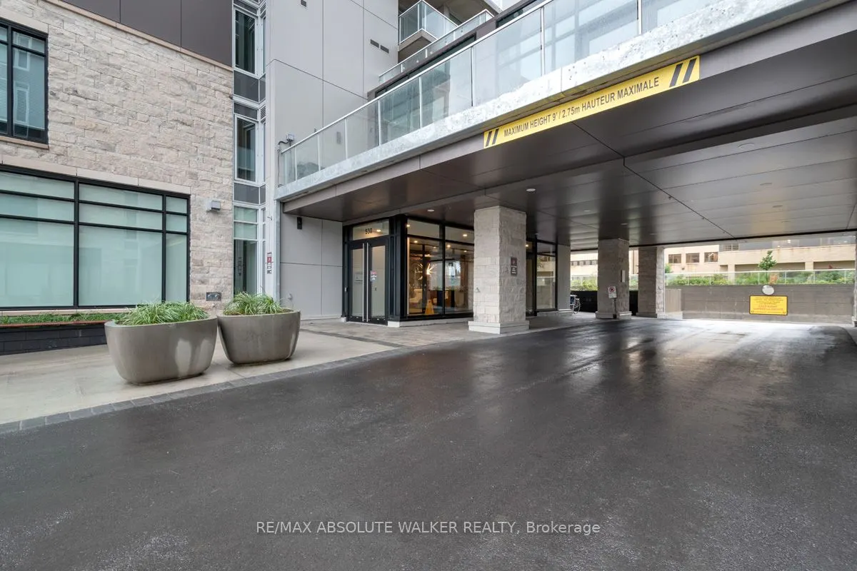 530 DE MAZENOD Avenue, #108