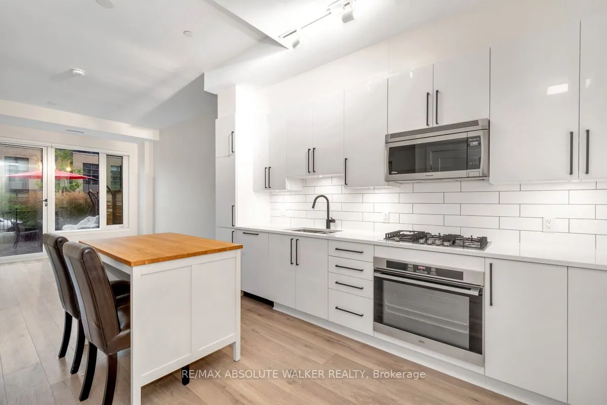 530 DE MAZENOD Avenue, #108