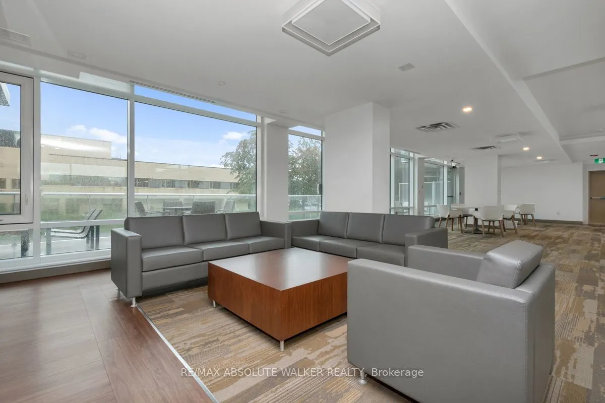 530 DE MAZENOD Avenue, #108