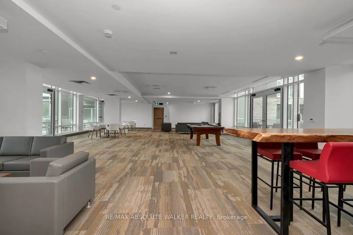 530 DE MAZENOD Avenue, #108