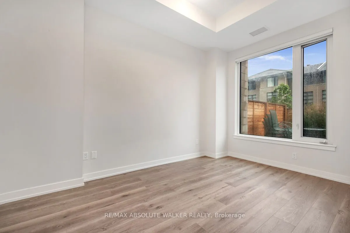 530 DE MAZENOD Avenue, #108