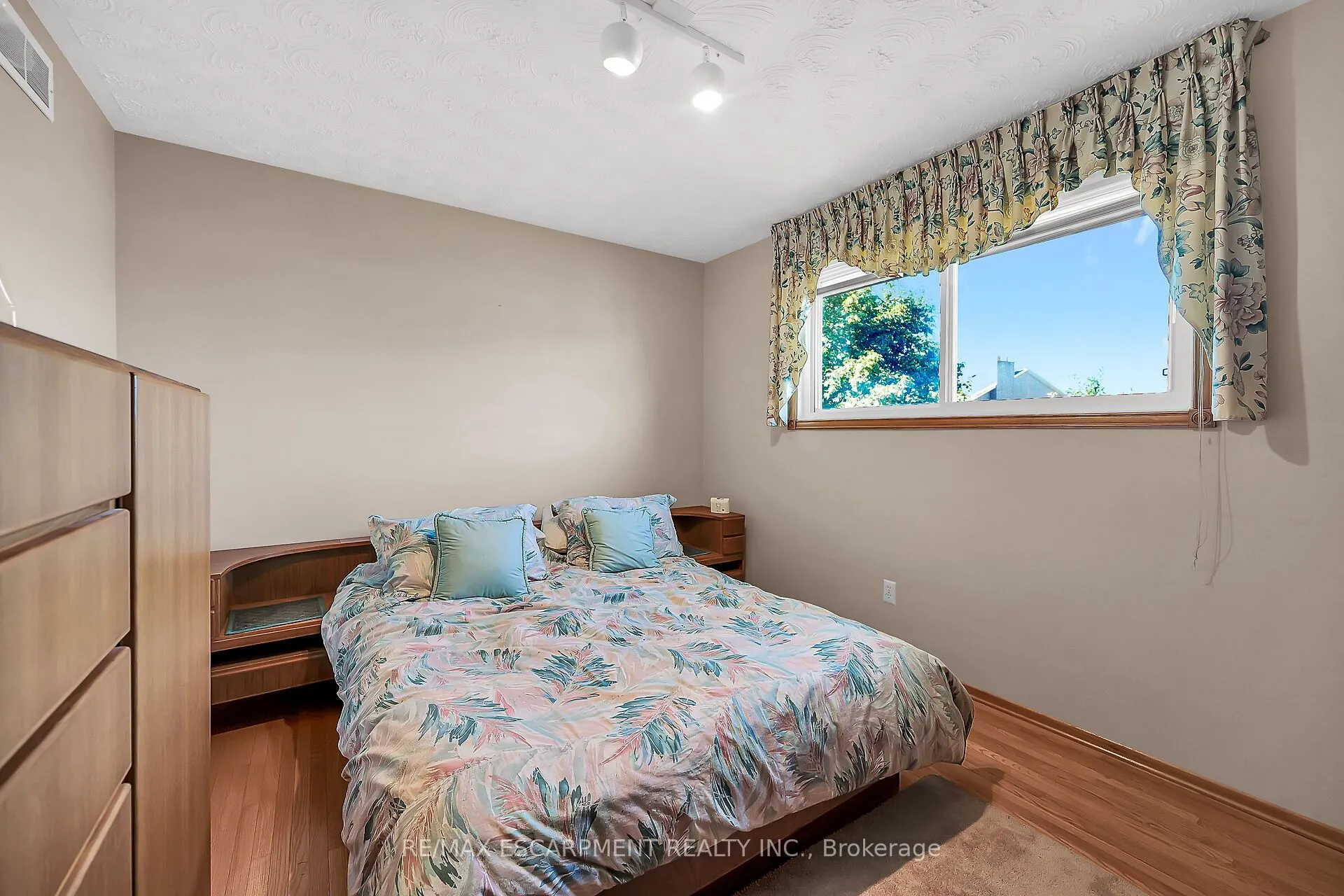 65 Ellington Avenue