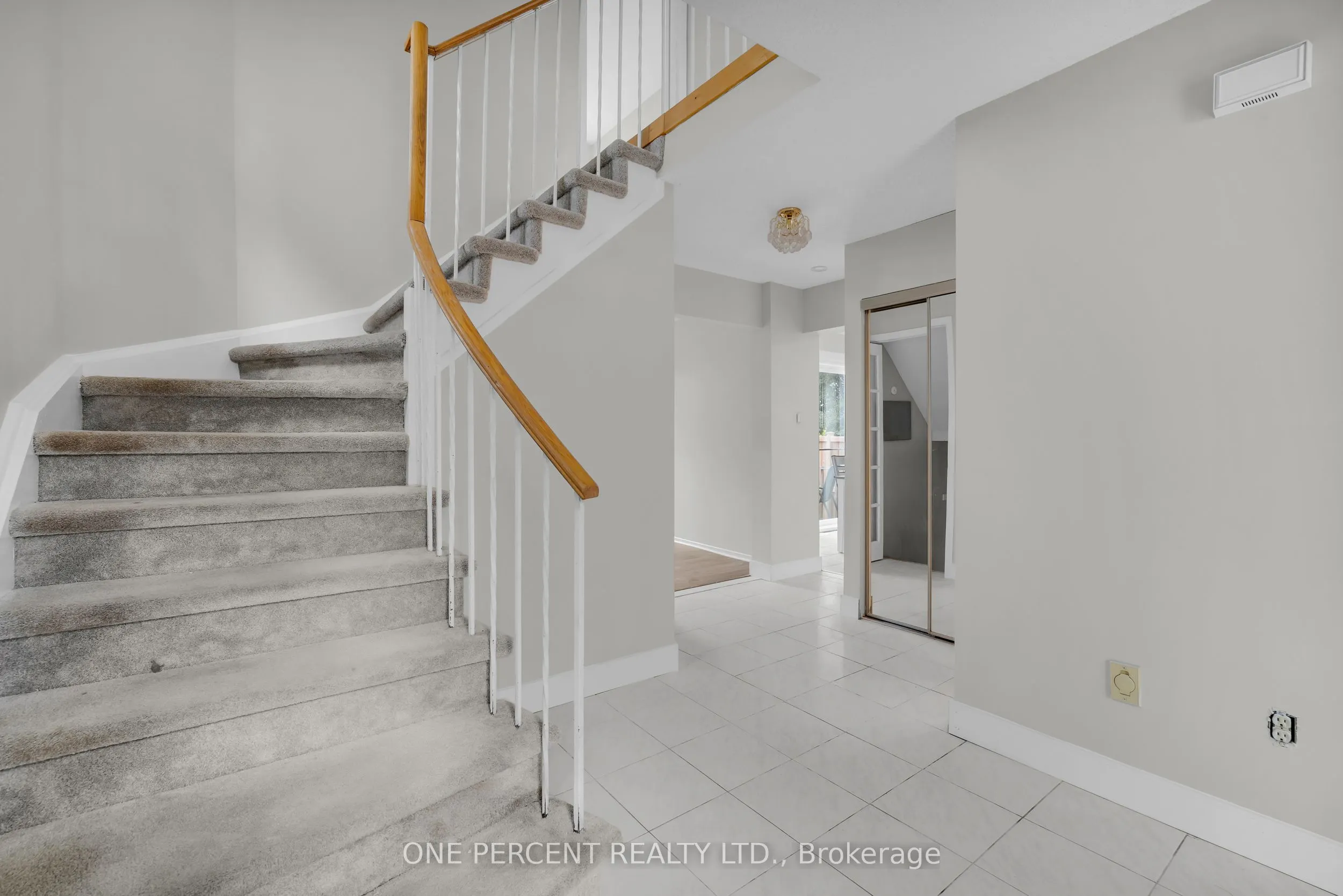 28 Chickasaw Crescent
