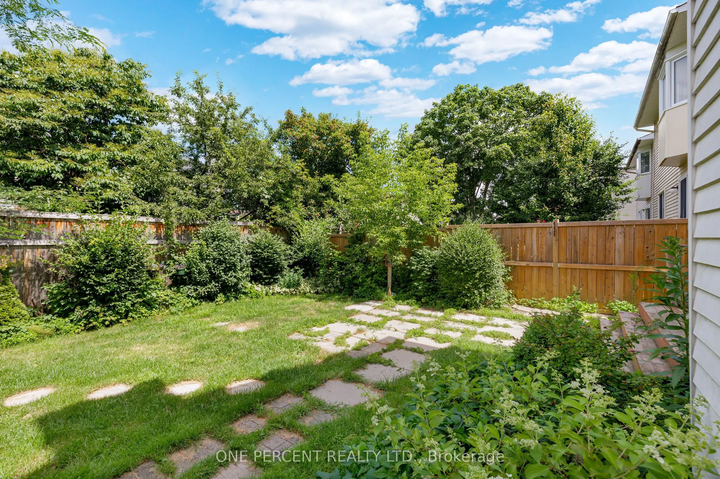 28 Chickasaw Crescent