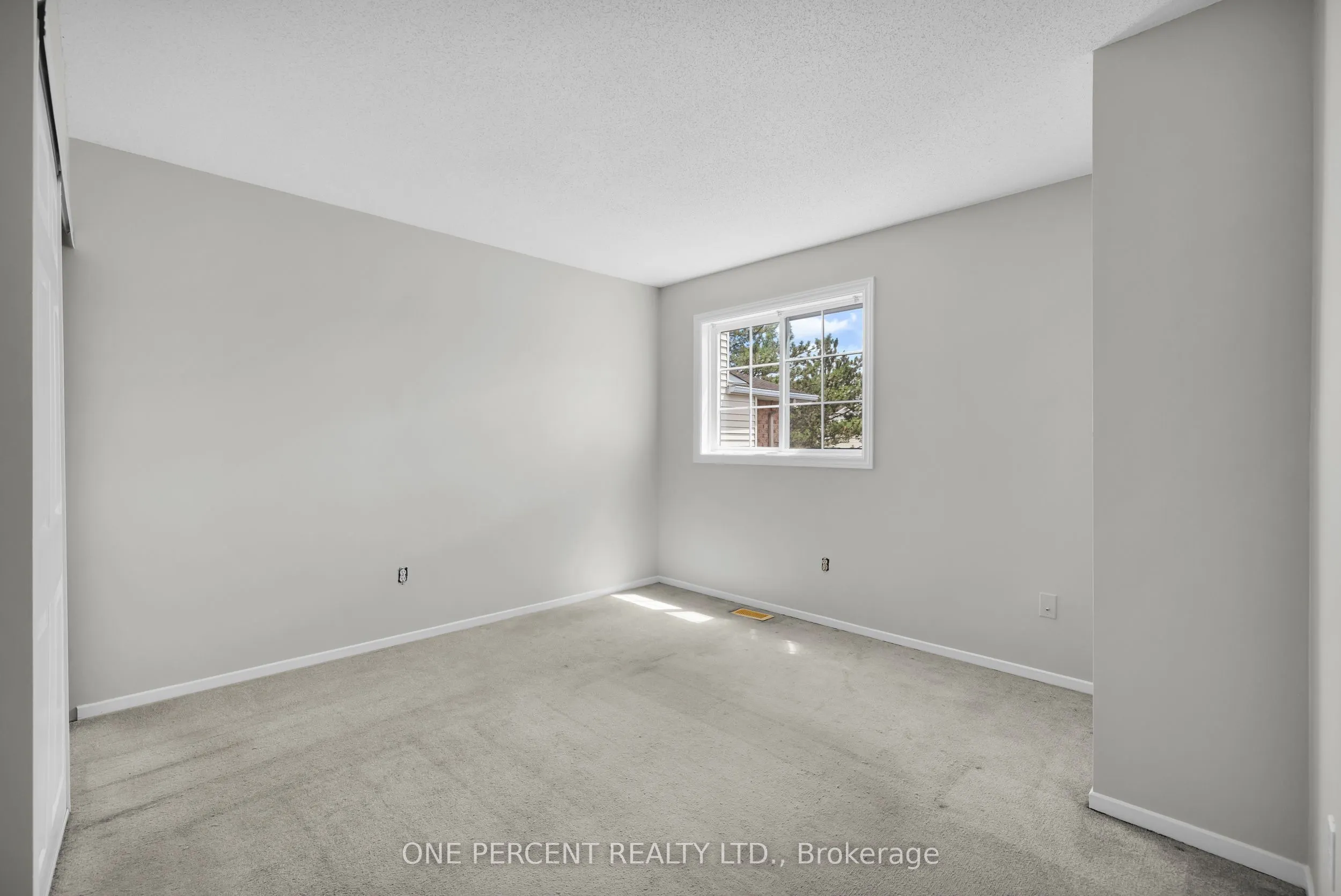 28 Chickasaw Crescent