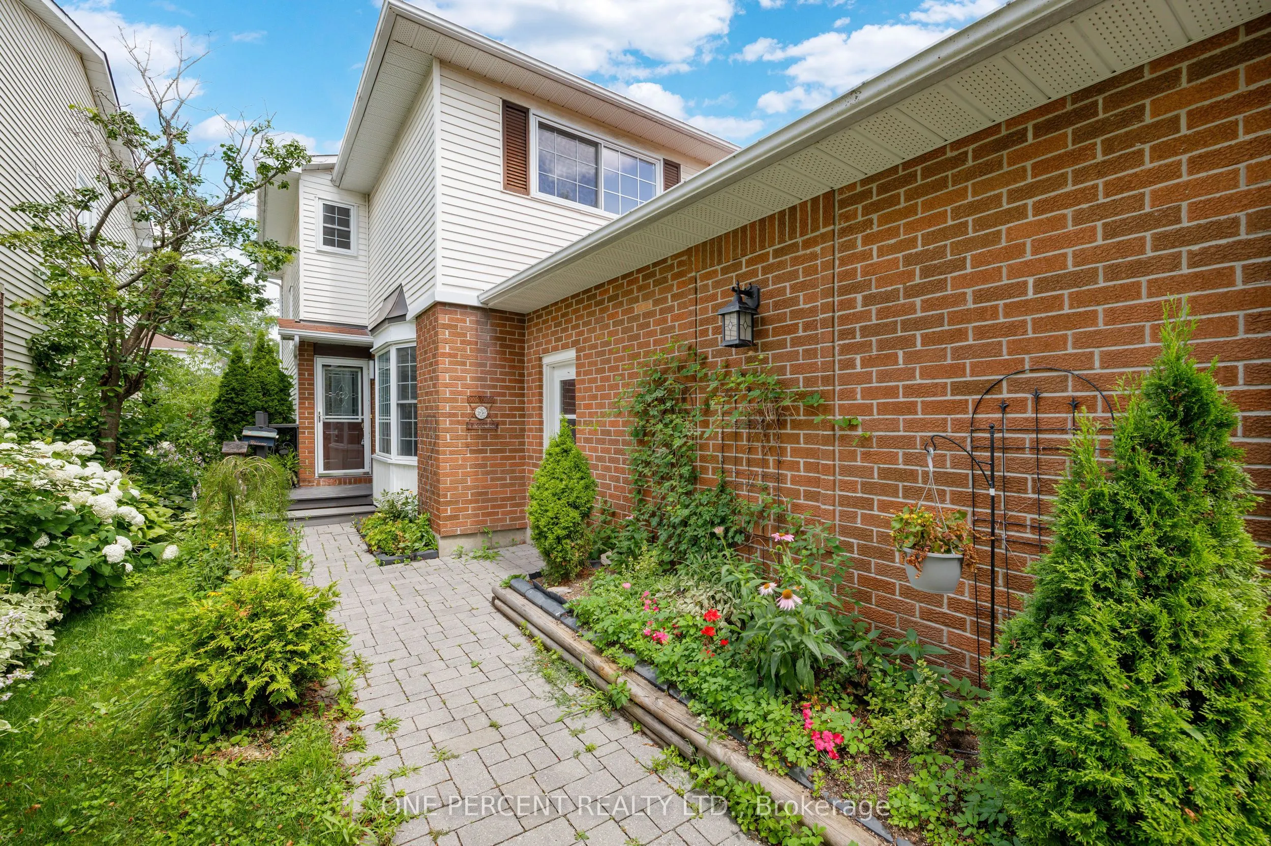 28 Chickasaw Crescent