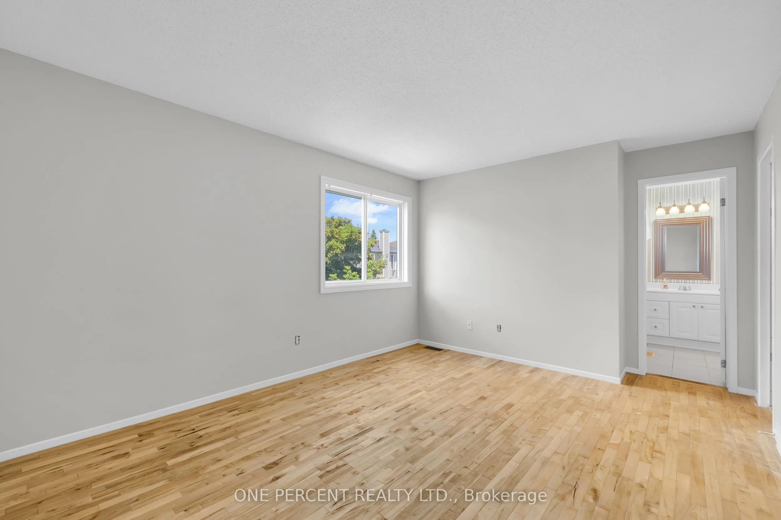 28 Chickasaw Crescent