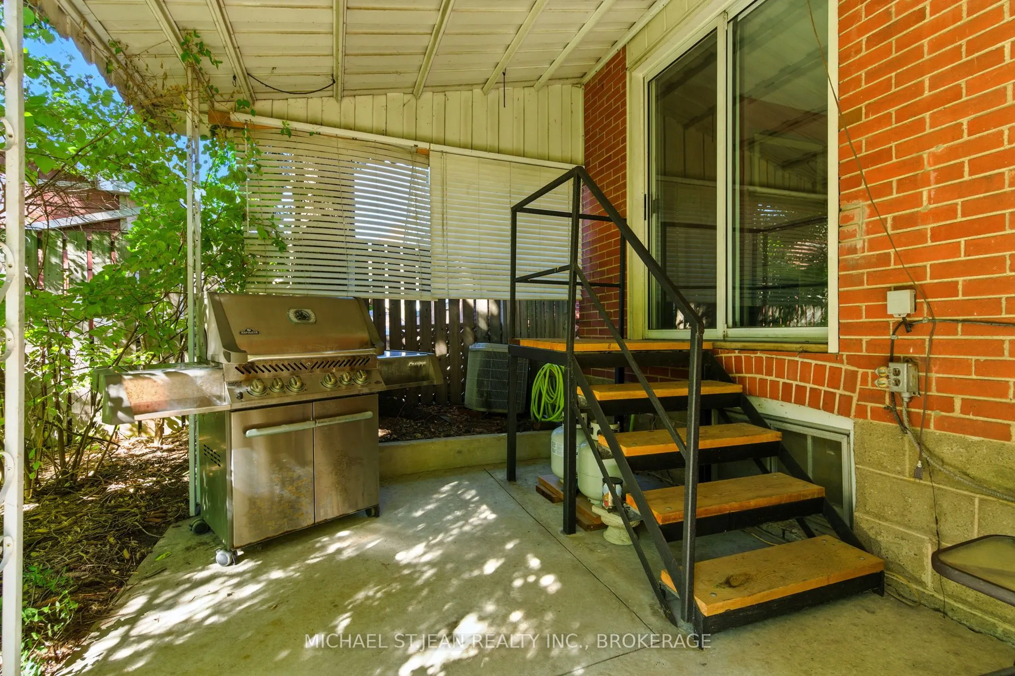 608 Fennell Avenue E