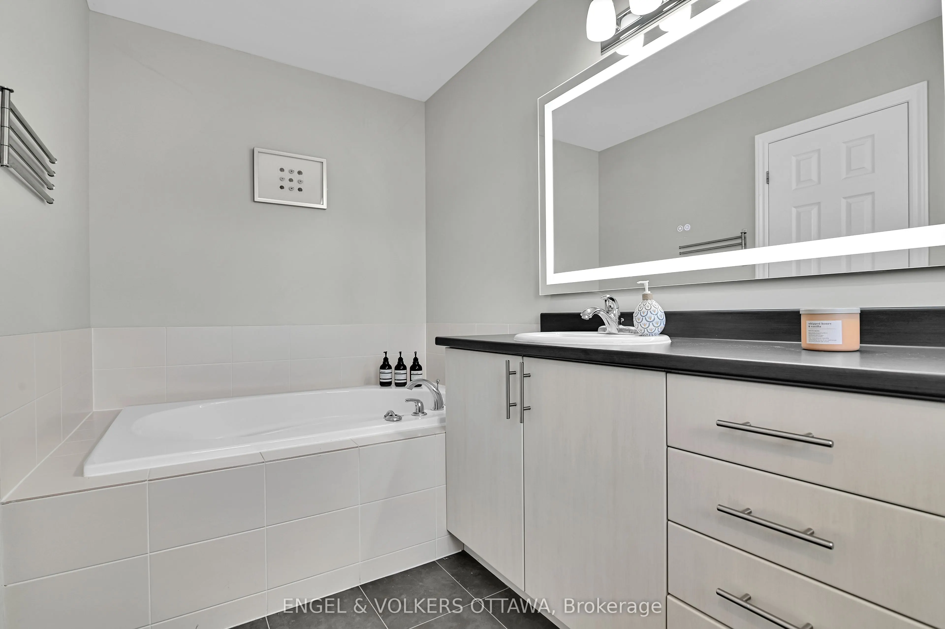 123 Waterfern Way