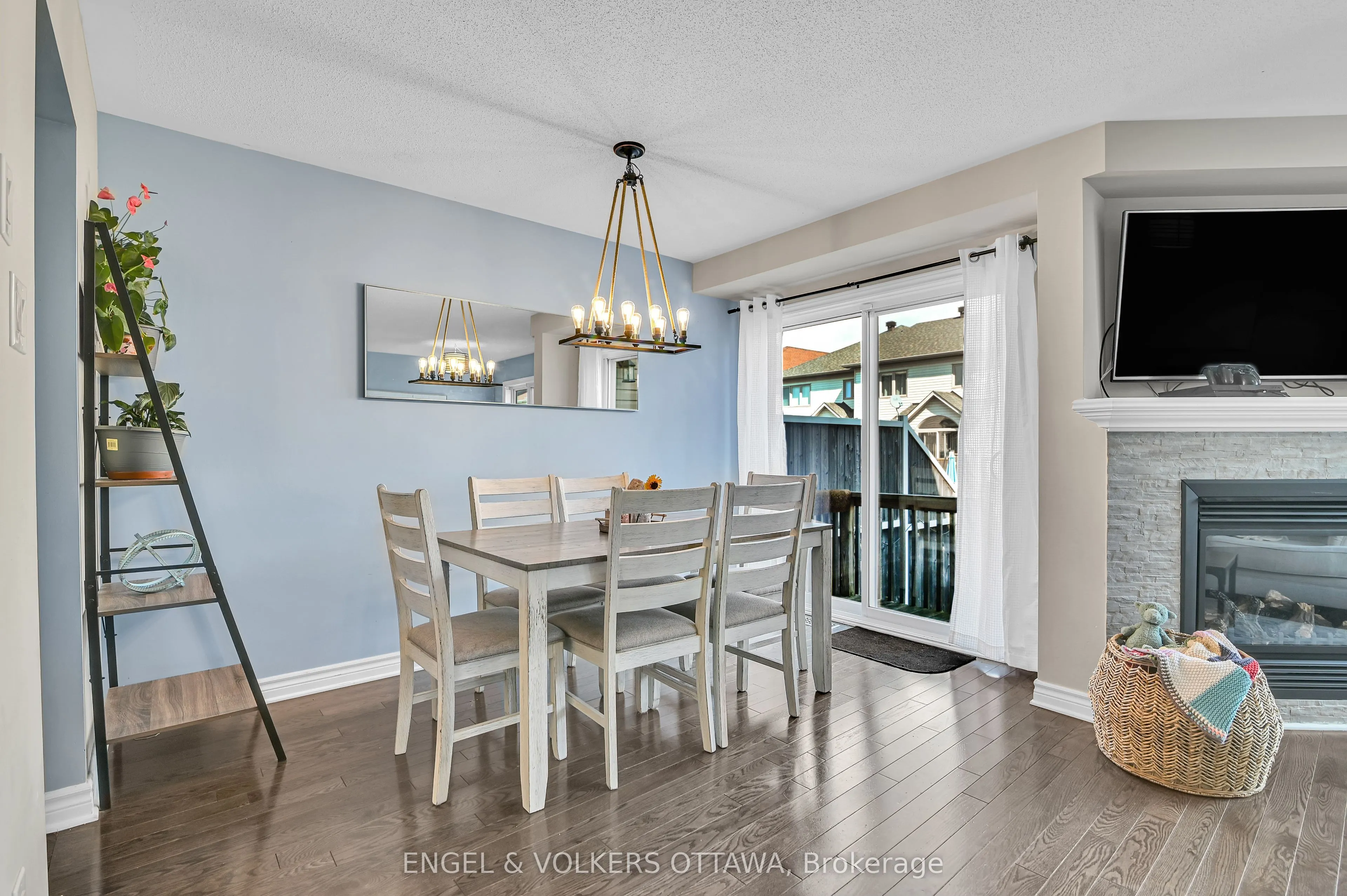 123 Waterfern Way