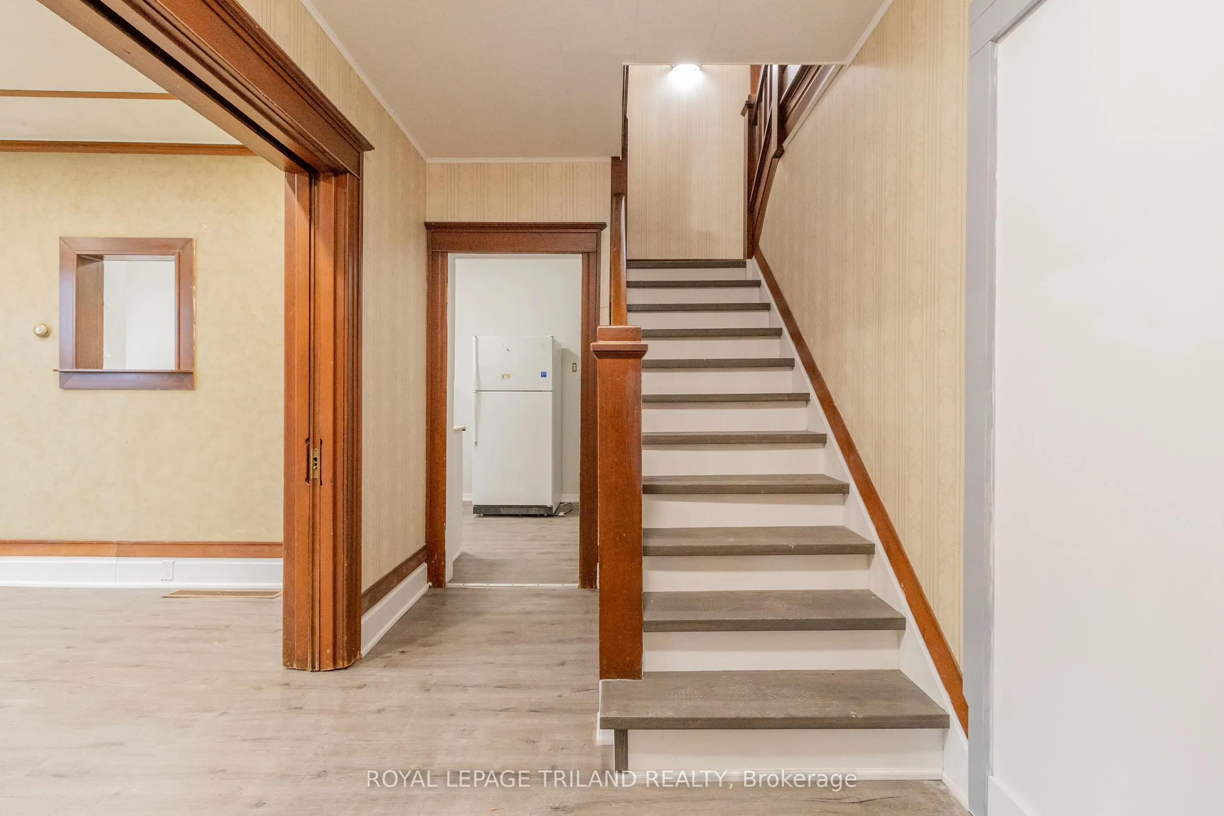 11 GOSHEN Street N