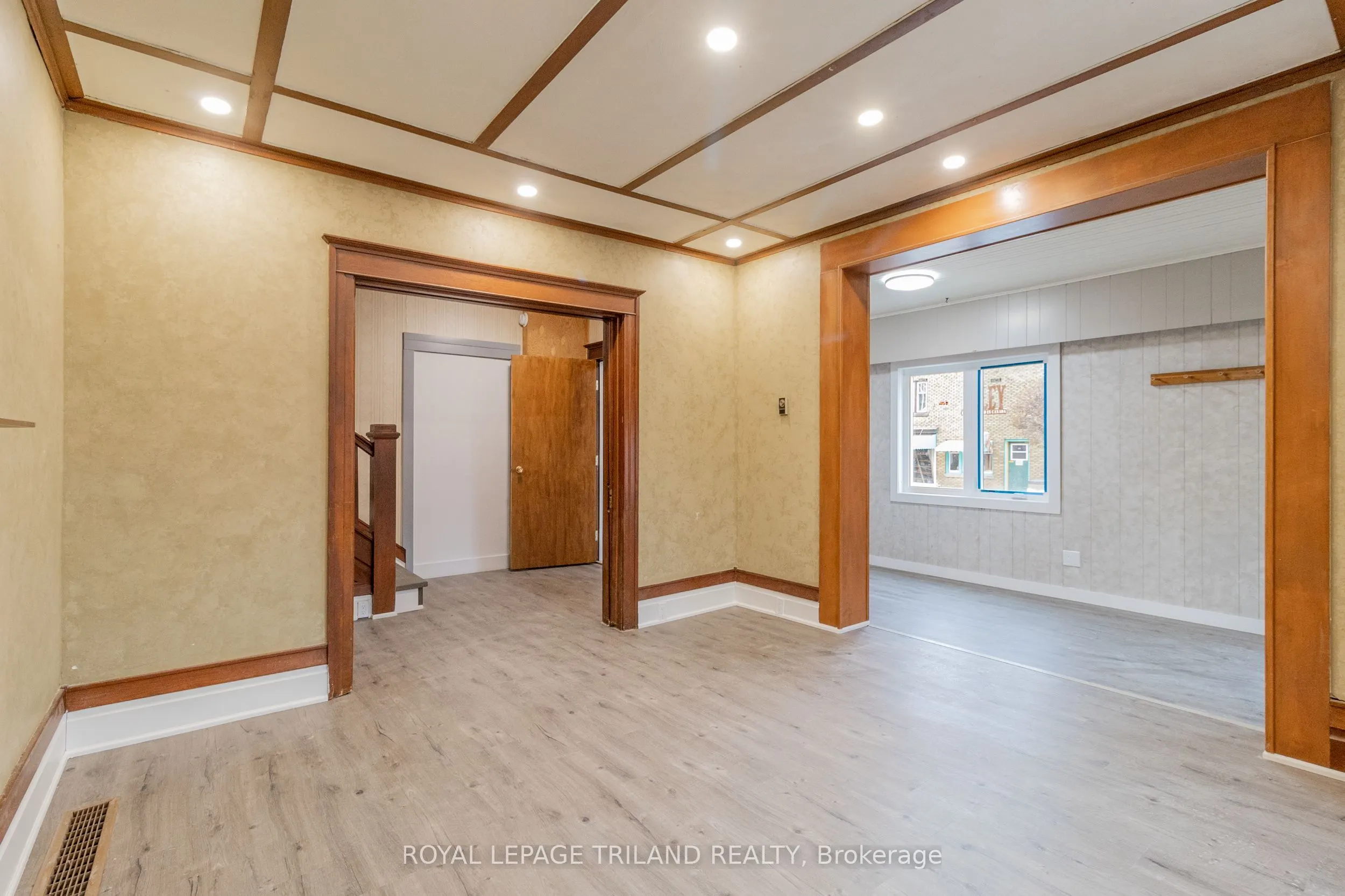 11 GOSHEN Street N