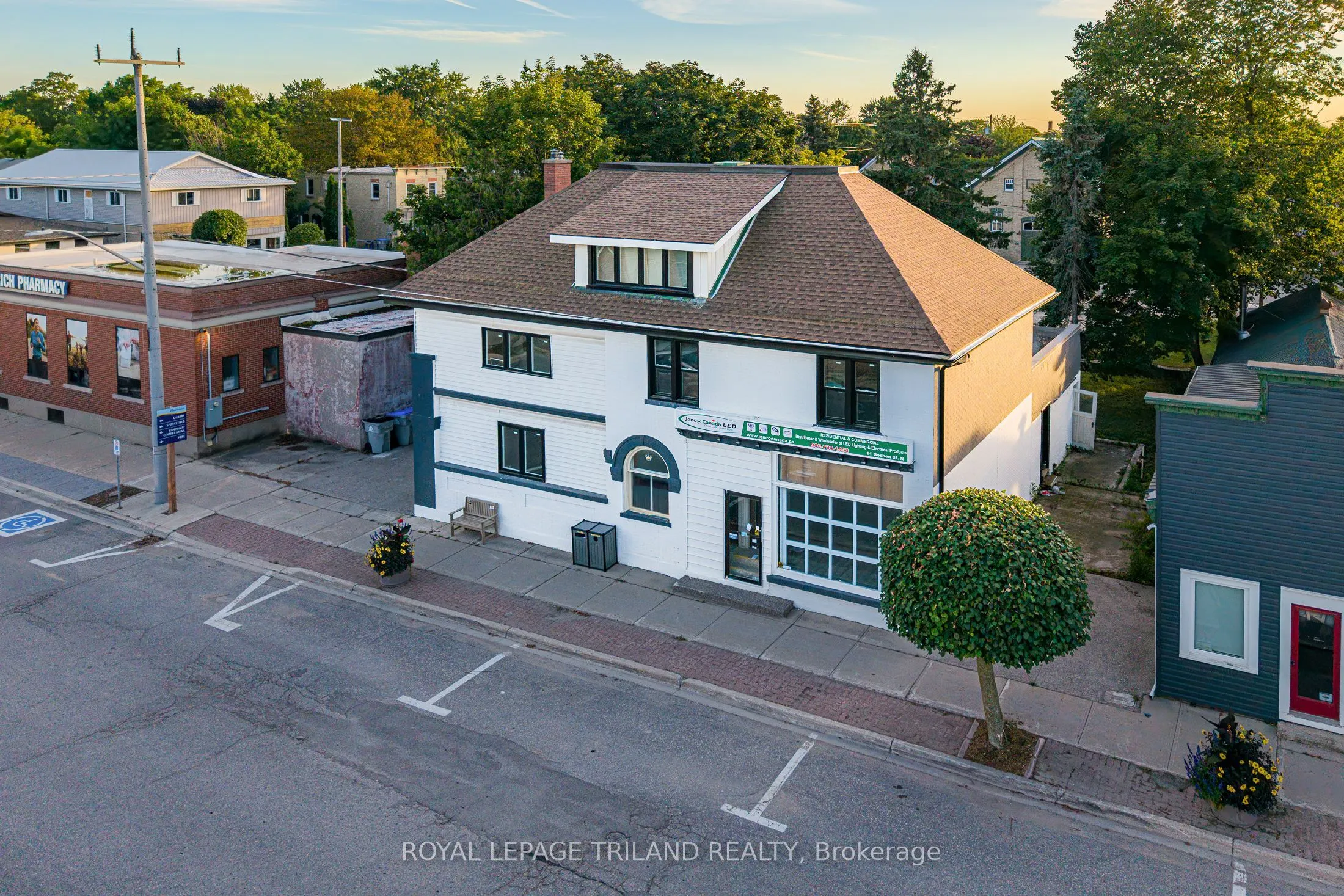 11 GOSHEN Street N