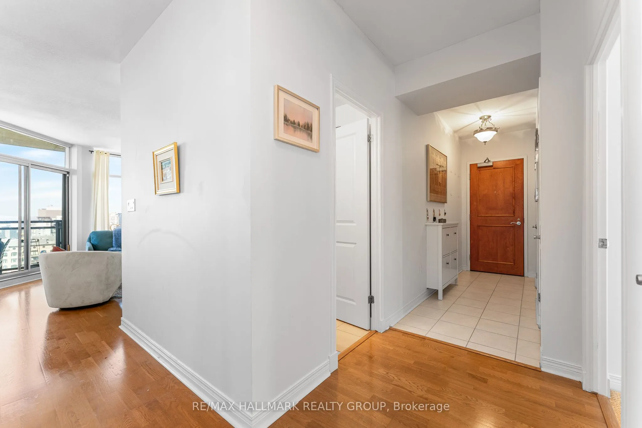 570 Laurier Avenue W, #2202