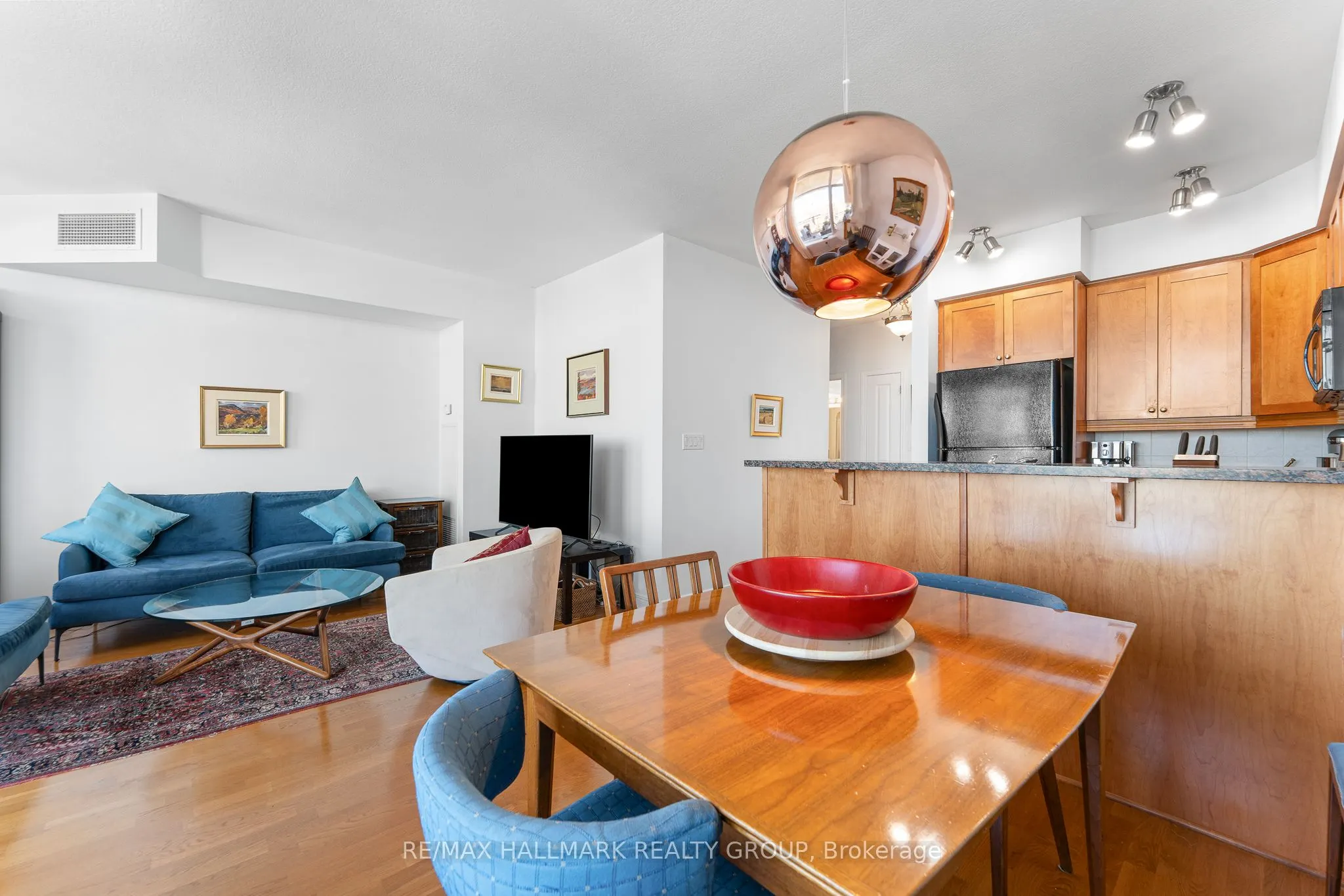 570 Laurier Avenue W, #2202