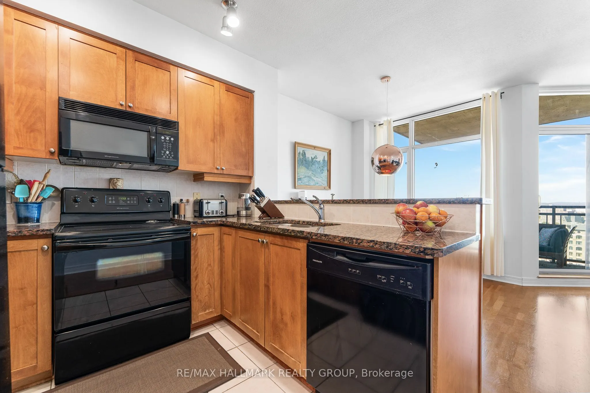 570 Laurier Avenue W, #2202