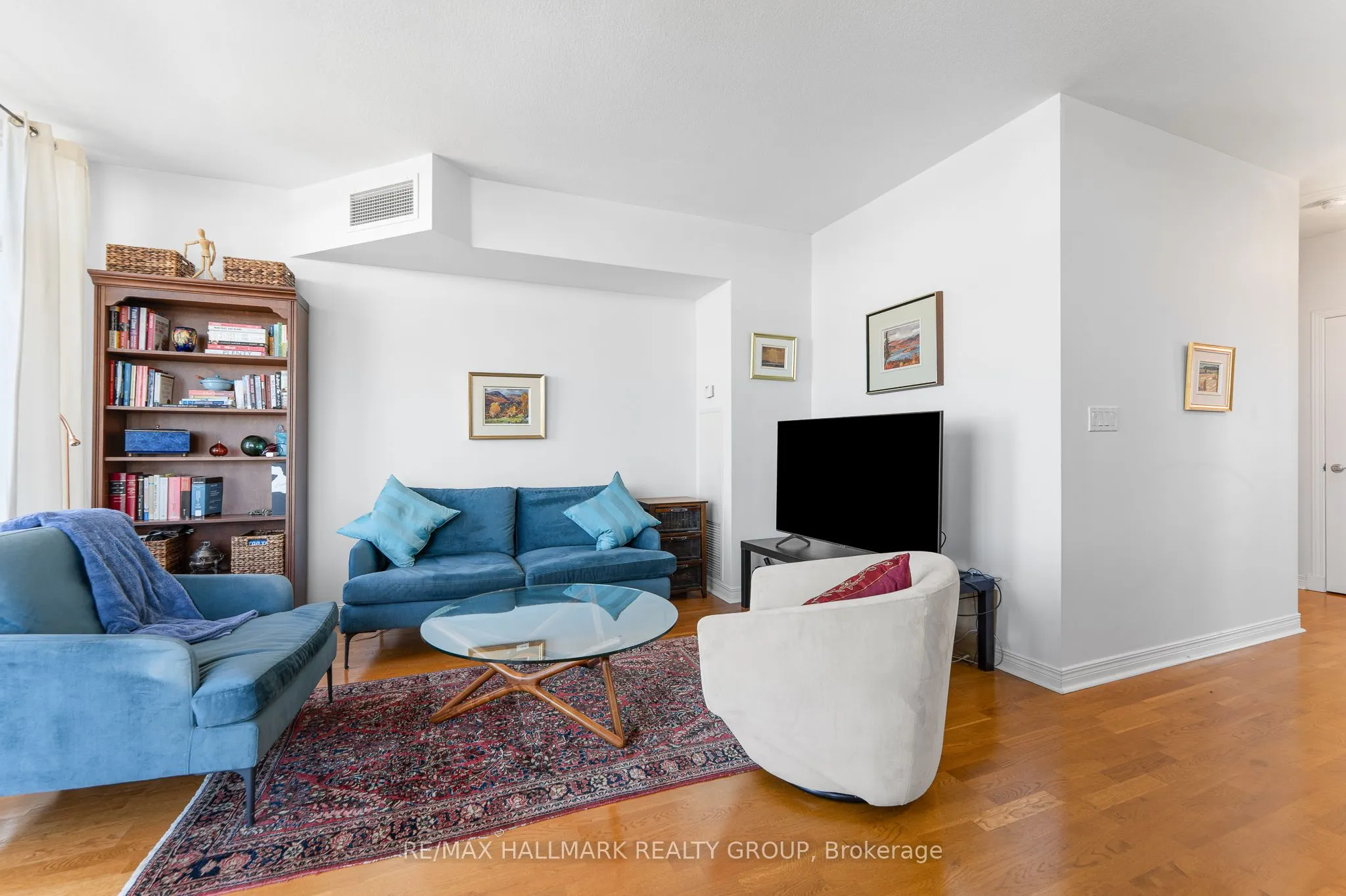 570 Laurier Avenue W, #2202