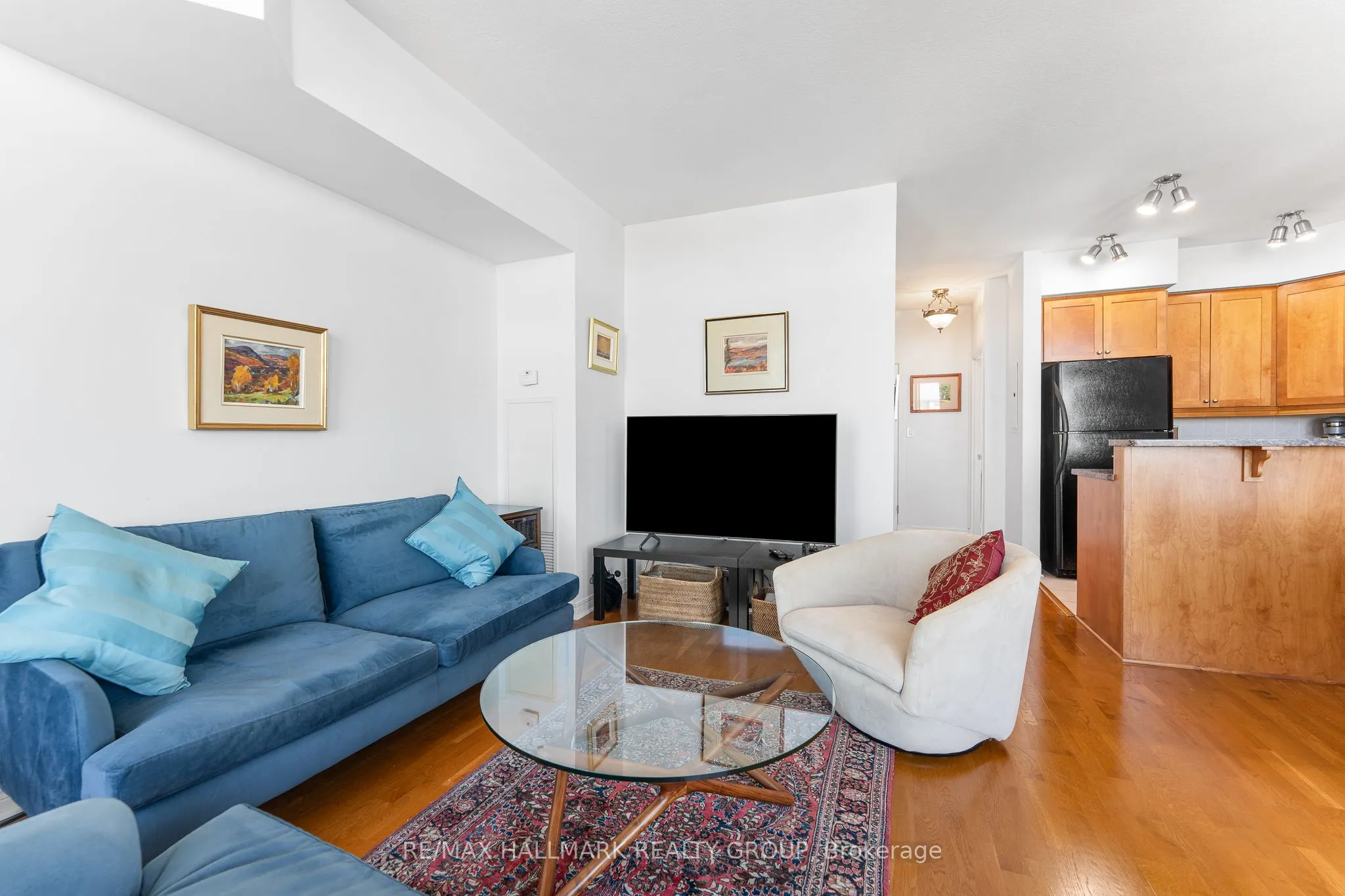 570 Laurier Avenue W, #2202