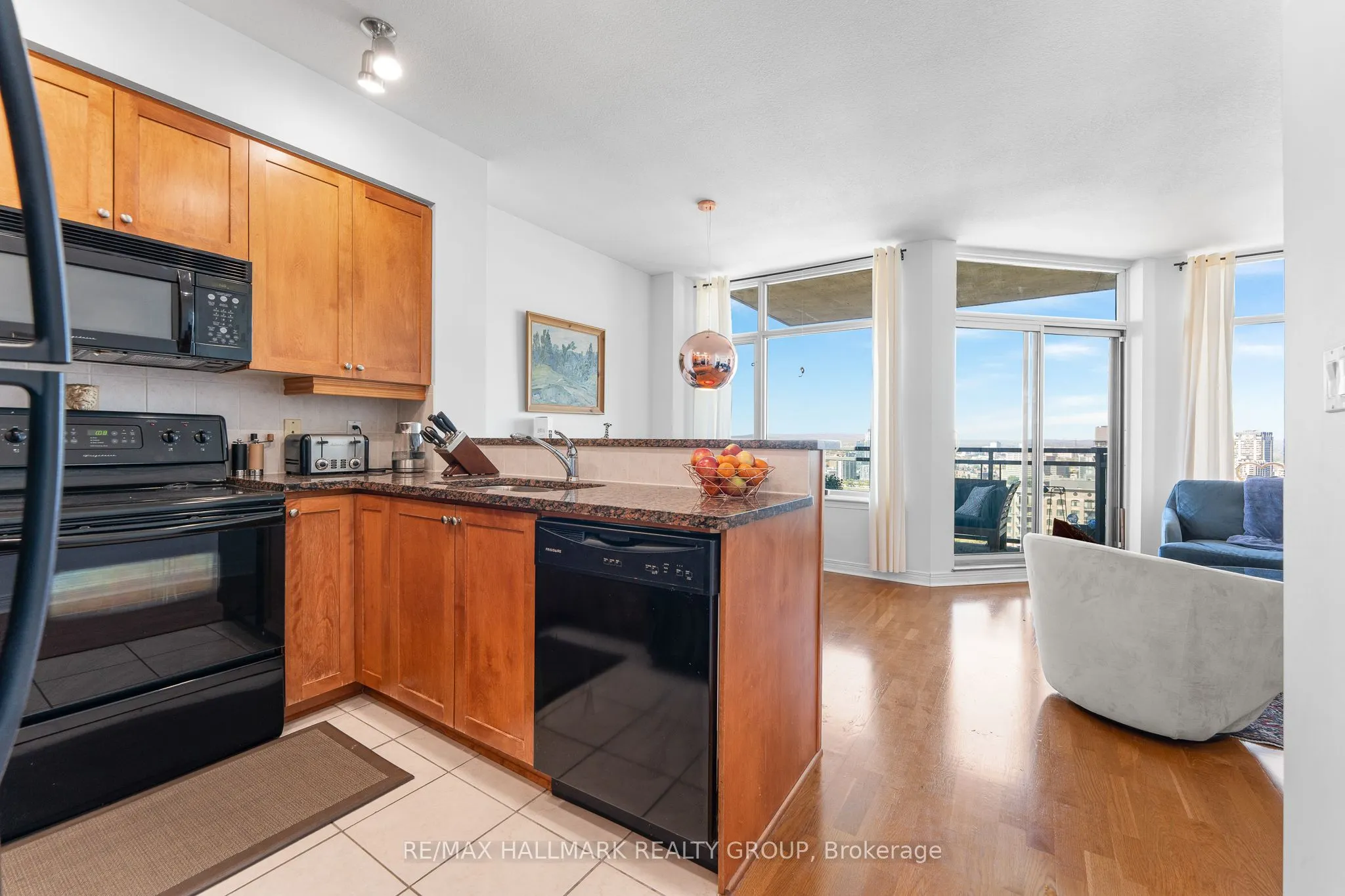 570 Laurier Avenue W, #2202