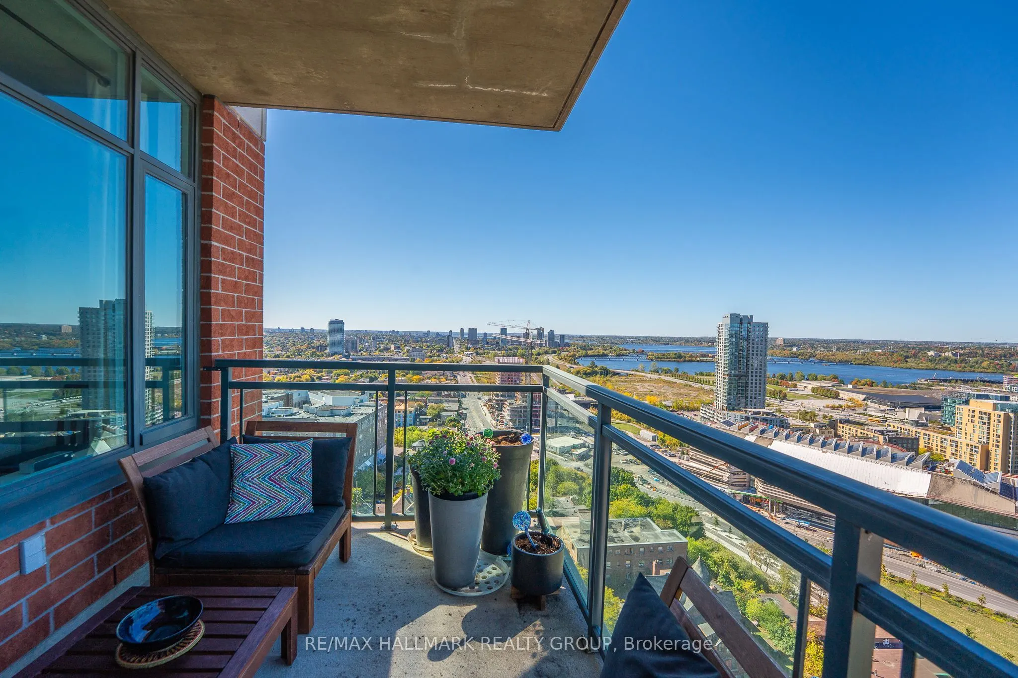 570 Laurier Avenue W, #2202
