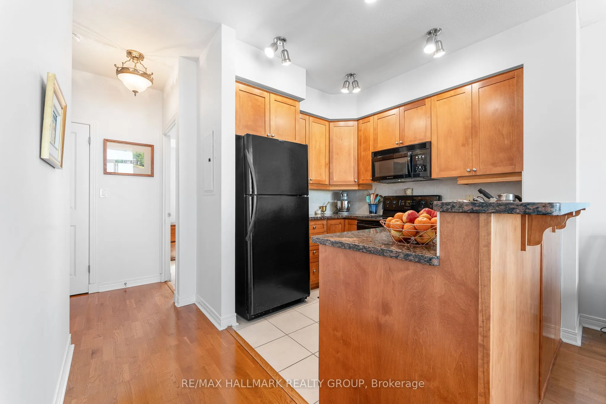 570 Laurier Avenue W, #2202